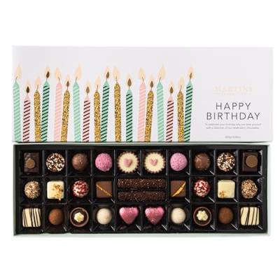 Martin’s Chocolatier Alles Gute zum Geburtstag-Geschenkbox | 30 luxuriöse belgische Schokoladen-Feierbox | Auswahl aus 15 verschiedenen Geschmacksrichtungen (Weiß, 420 g) von Martins Chocolatier