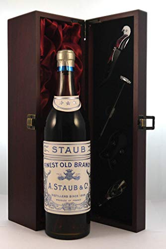 A Staub & Co Finest Old Brandy 1900's in einer mit Seide ausgestatetten Geschenkbox, da zu 4 Weinaccessoires, 1 x 700ml von A Staub &