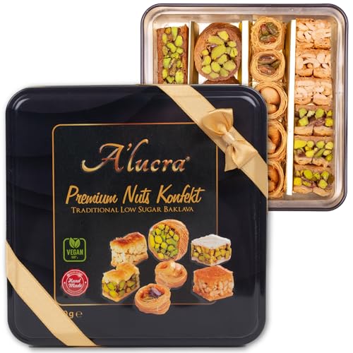 Alucra Premium Nuts Konfekt - Traditionell low Sugar Baklava - hochwertige Geschenkverpackung mit einer Schleife - Hand Made mit den besten Zutaten & hohem Nuss Anteil - 100% Vegan (4 x 250g) von A’lucra