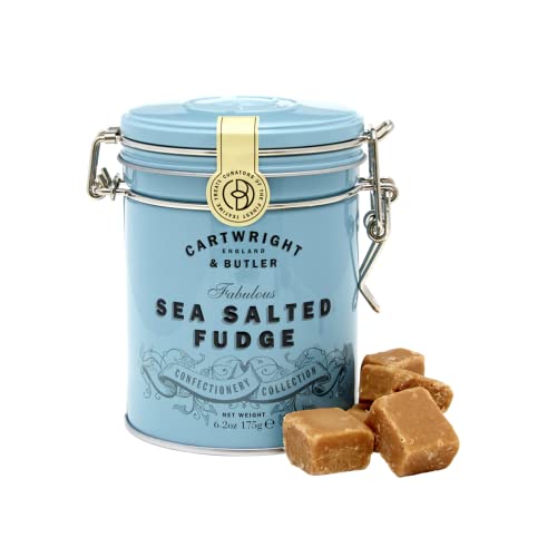 Cartwright & Butler | Fudge Bonbons mit Butter und Meersalz | Englische Fudge-Süßigkeitsdose | Metallbehälter für Fudge mit Meersalz - 175 gr. | Weiche Meersalz-Toffee-Bonbons Cartwright & Butler | Fudge Bonbons mit Butter und Meersalz | Englische Fudge-Süßigkeitsdose | Metallbehälter für Fudge mit Meersalz - 175 gr. | Weiche Meersalz-Toffee-Bonbons von ANTICO CAFFE' NOVECENTO