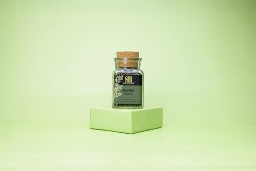 Acht Botaniker vom Hof Bodengut – Kräutermischungen aus naturbelassenen Zutaten – Handgemacht in Deutschland – Ohne Zusatzstoffe – Vegan und nachhaltig verpackt, Kerbel 12g Glas Acht Botaniker vom Hof Bodengut – Kräutermischungen aus naturbelassenen Zutaten – Handgemacht in Deutschland – Ohne Zusatzstoffe – Vegan und nachhaltig verpackt, Kerbel 12g Glas von Acht Botaniker