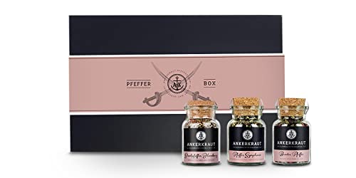 Ankerkraut Geschenk-Set Pfeffer, mit Pfeffer Symphonie, Steakpfeffer Hamburg und bunter Pfeffer, zum Verschenken für Freunde und Familie, Gewürze in hochwertiger Deluxe Box mit Banderole Ankerkraut Geschenk-Set Pfeffer, mit Pfeffer Symphonie, Steakpfeffer Hamburg und bunter Pfeffer, zum Verschenken für Freunde und Familie, Gewürze in hochwertiger Deluxe Box mit Banderole von Ankerkraut