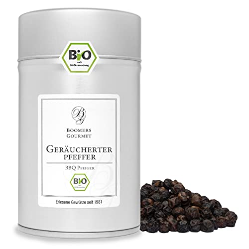 Boomers Gourmet - Geräucherter Pfeffer Bio - Buchenholz Pfeffer - Rauchiger Pfeffer für Grill, Fleisch, Gemüse - Aromatisierter Schwarzer Pfeffer - BBQ Pfeffer kaufen - Gewürzdose 11,5 cm - 70 g Boomers Gourmet - Geräucherter Pfeffer Bio - Buchenholz Pfeffer - Rauchiger Pfeffer für Grill, Fleisch, Gemüse - Aromatisierter Schwarzer Pfeffer - BBQ Pfeffer kaufen - Gewürzdose 11,5 cm - 70 g von BOOMERS GOURMET
