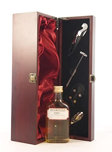 Benrinnes 15 Year Old Single Malt Whisky 1991 20cls Decanted Selection in einer mit Seide ausgestatetten Geschenkbox, da zu 4 Weinaccessoires, 1 x 200ml von Benrinnes 15 Single