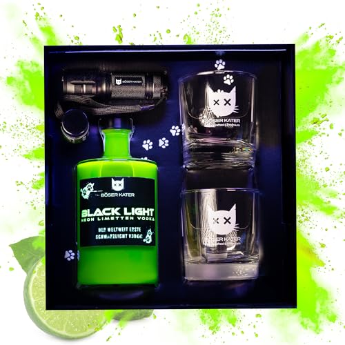 Böser Kater Blacklight Vodka Geschenkset | Weltweit erster Schwarzlicht Neon Vodka mit Leucht-Effekt | Set mit 2 Gläsern & UV-Taschenlampe | Fruchtiger Limettengeschmack | Geschenkidee | 0,5l 40% Vol. Böser Kater Blacklight Vodka Geschenkset | Weltweit erster Schwarzlicht Neon Vodka mit Leucht-Effekt | Set mit 2 Gläsern & UV-Taschenlampe | Fruchtiger Limettengeschmack | Geschenkidee | 0,5l 40% Vol. von Böser Kater
