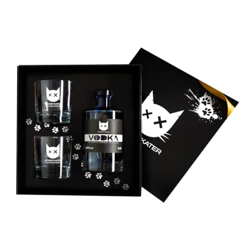Böser Kater Wildberry Colourchanging Vodka Geschenkset mit 2 Gläsern, Farbwechsel-Effekt von Blau zu Violett & fruchtiger Beeren-Geschmack, das perfekte Geschenk in hochwertiger Box, 0,5l 40% Vol. Böser Kater Wildberry Colourchanging Vodka Geschenkset mit 2 Gläsern, Farbwechsel-Effekt von Blau zu Violett & fruchtiger Beeren-Geschmack, das perfekte Geschenk in hochwertiger Box, 0,5l 40% Vol. von Böser Kater
