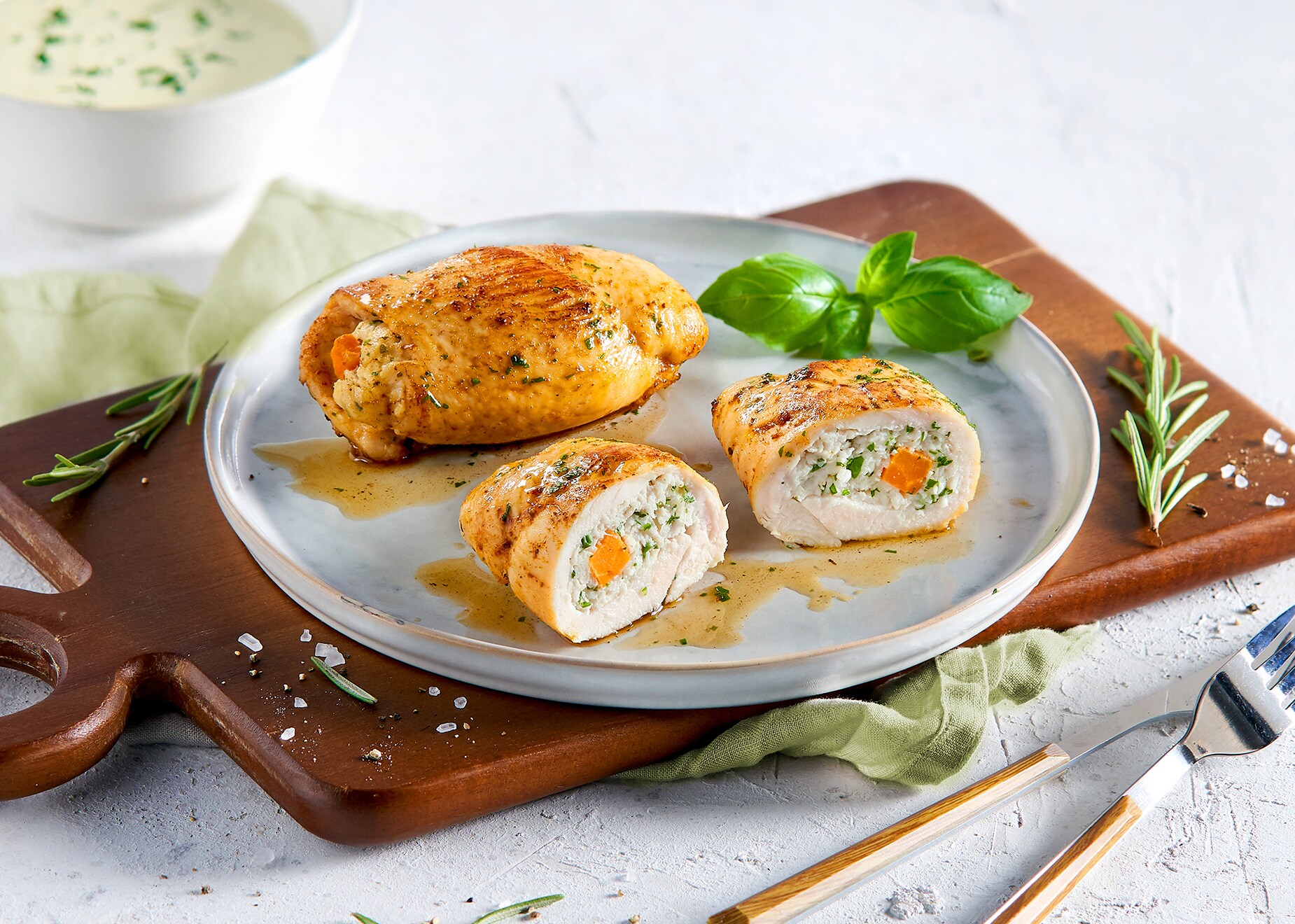 Festtags-Hähnchen-Roulade mit 8% Flüssigwürzung Festtags-Hähnchen-Roulade mit 8% Flüssigwürzung von Bofrost