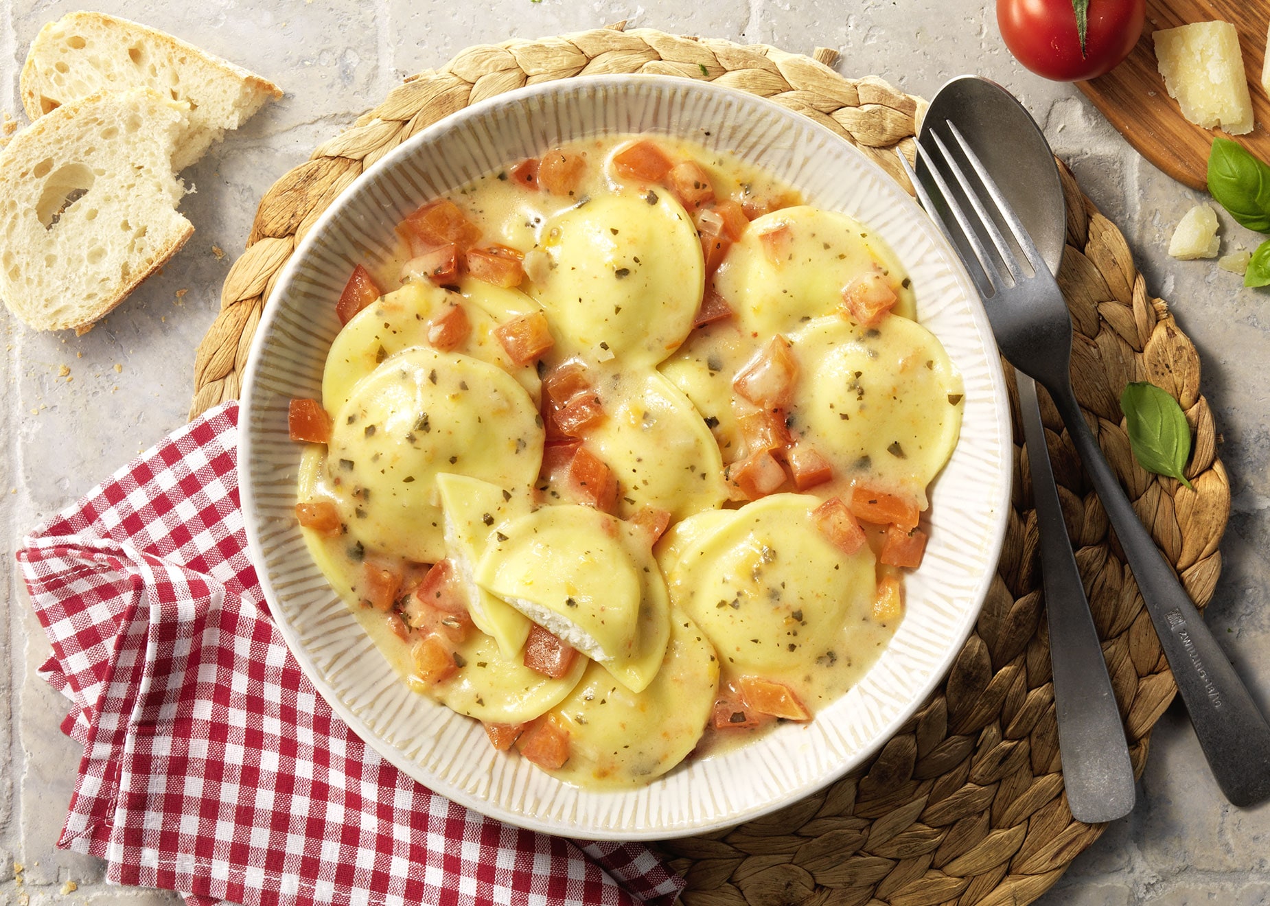 Gefüllte Lunette formaggio e pomodori Gefüllte Lunette formaggio e pomodori von Bofrost