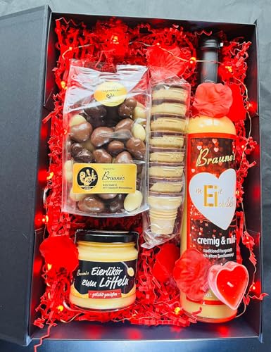 Eierlikör Geschenkbox - "Lieblingsmensch" - Geschenkidee zum Geburstag, Jubiläum etc. // 2 x Eierlikörprodukte + Schoko-Dinkel-Herzen + Waffelbecher + Lichterkette + Rosenbl. + Teelicht in Herzform Eierlikör Geschenkbox - "Lieblingsmensch" - Geschenkidee zum Geburstag, Jubiläum etc. // 2 x Eierlikörprodukte + Schoko-Dinkel-Herzen + Waffelbecher + Lichterkette + Rosenbl. + Teelicht in Herzform von Braune's