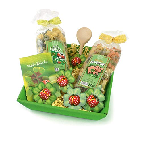 Bull & Bear Geschenkkorb "Glück", Buntes Motivnudelset, Glücksschwein und Glücksklee, jeweils 250g mit Kochlöffel & Glückskleesamen, Geschenkset für Geburtstag von Bull & Bear