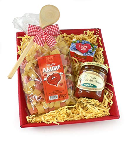 Bull & Bear Geschenkkorb "Pasta Amore", Präsentkorb gefüllt mit 250g Herzform Nudeln, 190g Arrabbiata Soße und Mini-Pflanzset, Pasta Set Geschenk von Bull & Bear