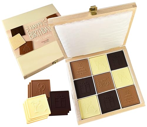 CHOCO SECRETS Sweet Surprise - Happy Birthday Geschenk - 27 Schokoladentäfelchen mit Geburtstagsmotiven in edler Holzbox - Schokolade-Geschenk zum Geburtstag - Chocolate Gift CHOCO SECRETS Sweet Surprise - Happy Birthday Geschenk - 27 Schokoladentäfelchen mit Geburtstagsmotiven in edler Holzbox - Schokolade-Geschenk zum Geburtstag - Chocolate Gift von CHOCO SECRETS