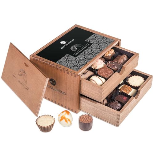 CHOCOLISSIMO - 20 Pralinen in einer Holzschachtel mit schwarzer Grafik und eigener Gravur | Schokolade | Geschenk | individuelle Geschenkidee | Personalisierung | Mann | Frau | persönliche Holzbox von CHOCOLISSIMO