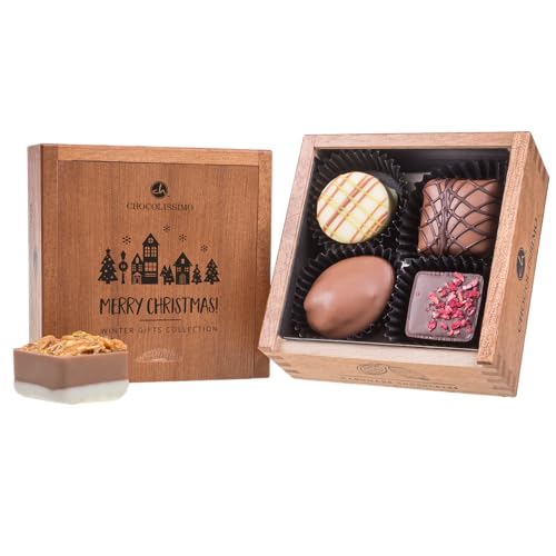 CHOCOLISSIMO - Schokolade Geschenk - 4 handgemachte Pralinen im Holzkästchen, ohne Alkohol - Weihnachtsschokolade, Geschenk zu Weihnachten, alkoholfrei - für Kinder, Frau, Mann - Merry Elegance Mini CHOCOLISSIMO - Schokolade Geschenk - 4 handgemachte Pralinen im Holzkästchen, ohne Alkohol - Weihnachtsschokolade, Geschenk zu Weihnachten, alkoholfrei - für Kinder, Frau, Mann - Merry Elegance Mini von CHOCOLISSIMO