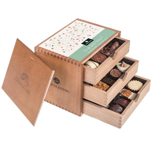 ChocoGrande - Muttertag - Pralinen - 30 Luxus Pralinen | in einem Holzkästchen | Für die liebste Mutter | Geschenkidee | Geburtstagsgeschenk | Schokolade| Mutter | Geschenk für Mama | Mutti von CHOCOLISSIMO