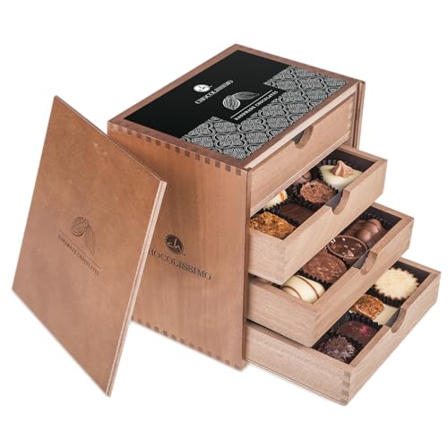 CHOCOLISSIMO Schokolade Geschenk - Pralinen Geschenk - 40 handgemachte Pralinen im Holzkästchen - Geschenkidee Geburtstagsgeschenk, Weihnachten, Muttertag, Vatertag - für Frauen, Männer - ChocoMassimo von CHOCOLISSIMO