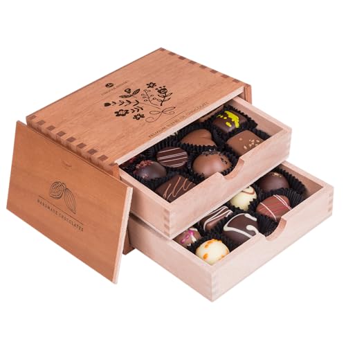 Chocolaterie - Blumen - Pralinen - zwanzig handgemachte Pralinen in einem Holzkästchen - Schokolade - Geschenkidee - Geschenke für Frauen - Frauentag - Valentinstag von CHOCOLISSIMO