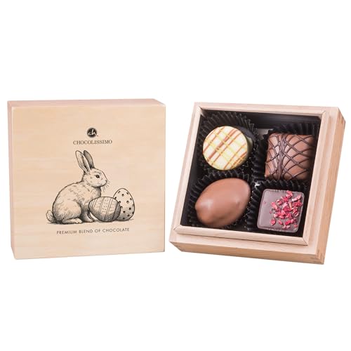 CHOCOLISSIMO - 4 Premium Pralinen in Holzbox, Edles Ostergeschenk für Erwachsene, Luxus Osterpralinen, Oster-Geschenkidee, Edles Ostergeschenk für Erwachsene, Hochwertige Geschenkidee, Oster-Geschenke CHOCOLISSIMO - 4 Premium Pralinen in Holzbox, Edles Ostergeschenk für Erwachsene, Luxus Osterpralinen, Oster-Geschenkidee, Edles Ostergeschenk für Erwachsene, Hochwertige Geschenkidee, Oster-Geschenke von CHOCOLISSIMO
