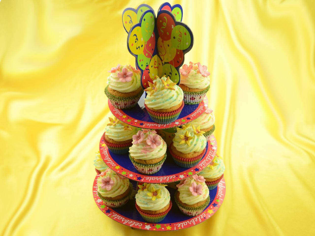 Cupcake Etagere Happy Birthday von Cake-Masters