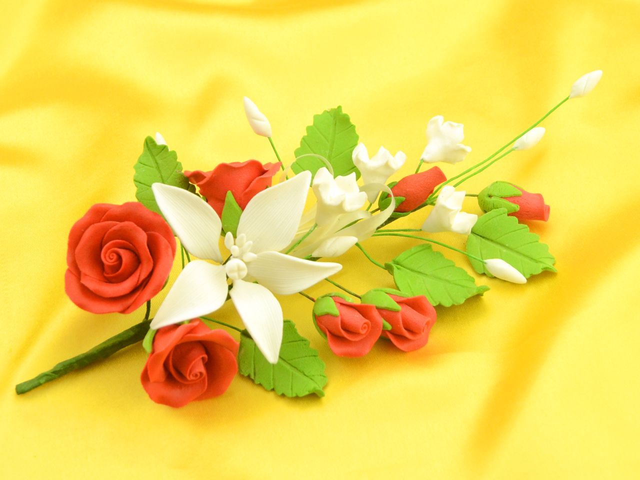 Feinzucker Bouquet Lily and Roses von Cake-Masters