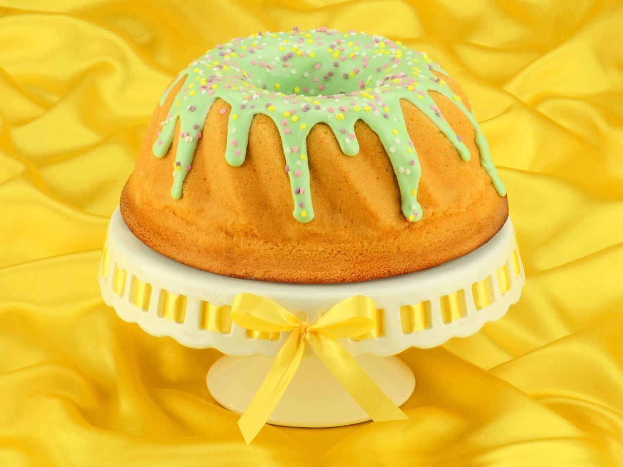 Gugelhupf Blumenwiese glutenfrei 815g Gugelhupf Blumenwiese glutenfrei 815g von Cake-Masters
