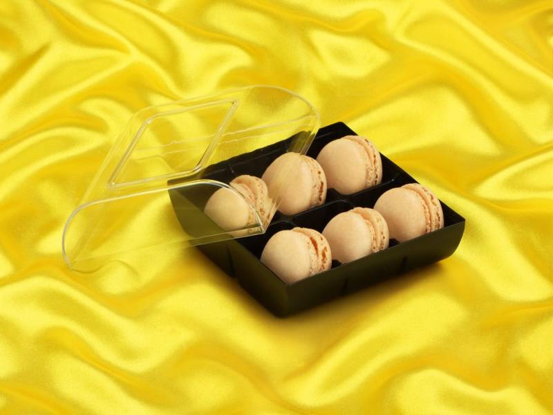 Macaron-Halbschalen 12 Stück champagner in 6er Box schwarz von Cake-Masters