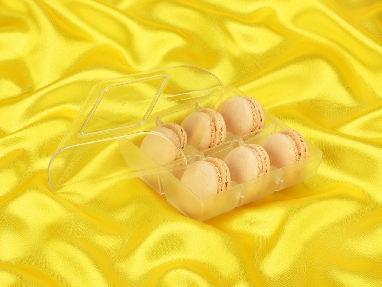 Macaron-Halbschalen 12 Stück champagner in 6er Box transparent von Cake-Masters