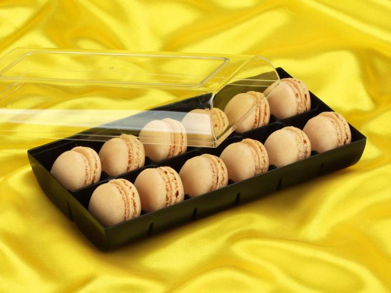 Macaron-Halbschalen 24 Stück champagner in 12er Box schwarz von Cake-Masters