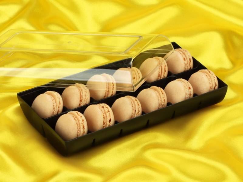 Macaron-Halbschalen 24 Stück champagner in 12er Box schwarz von Cake-Masters