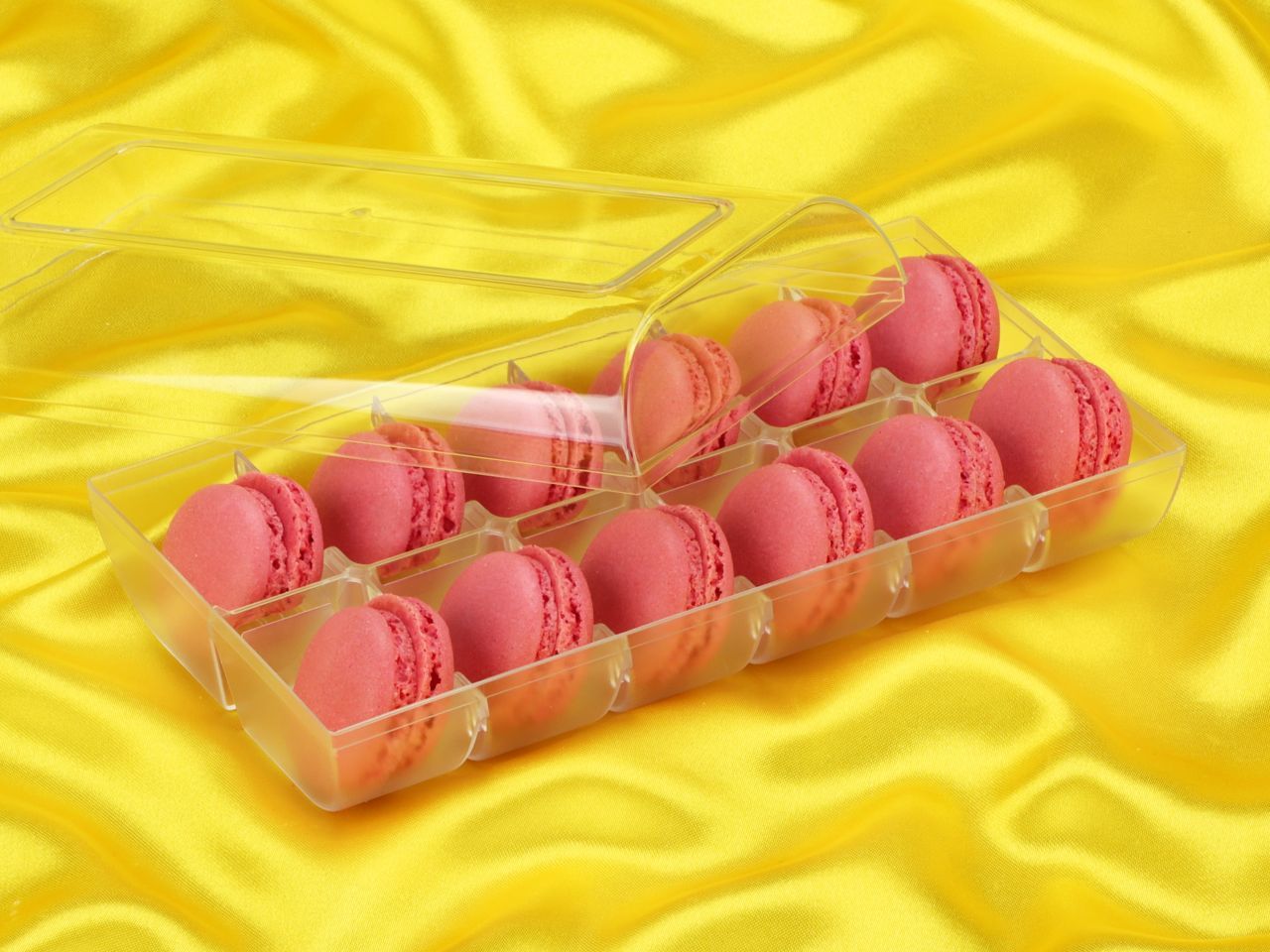 Macaron-Halbschalen 24 Stück rot in 12er Box transparent von Cake-Masters