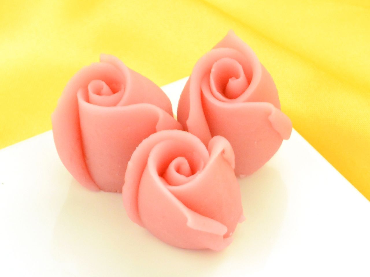 Marzipan-Rosen klein rosa 4 Stück von Cake-Masters