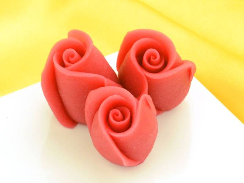 Marzipan-Rosen klein rot 4 Stück von Cake-Masters
