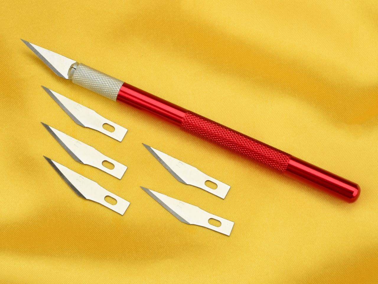 Präzisionsmesser inkl. 5 Ersatzklingen Präzisionsmesser inkl. 5 Ersatzklingen von Cake-Masters