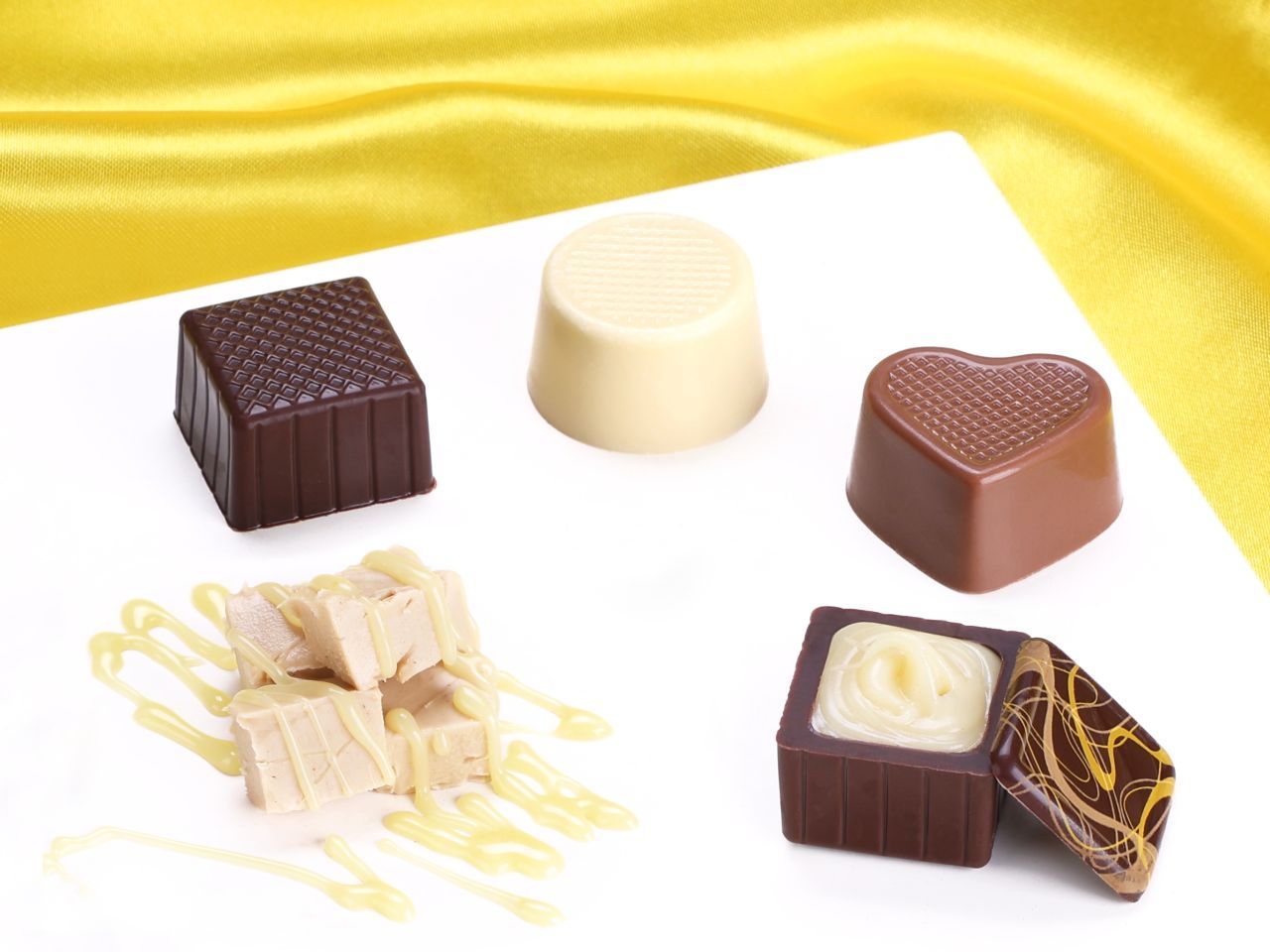 Pralinenfüllung Eierlikör-Nougat 600g Pralinenfüllung Eierlikör-Nougat 600g von Cake-Masters
