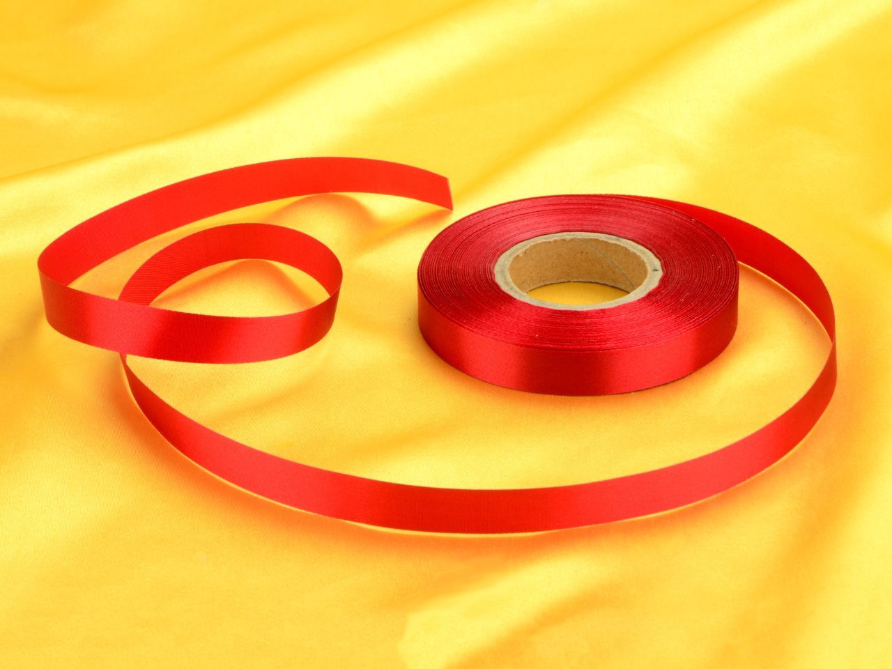 Satinband rot 14mm, 30 Meter GREENLINE Satinband rot 14mm, 30 Meter GREENLINE von Cake-Masters