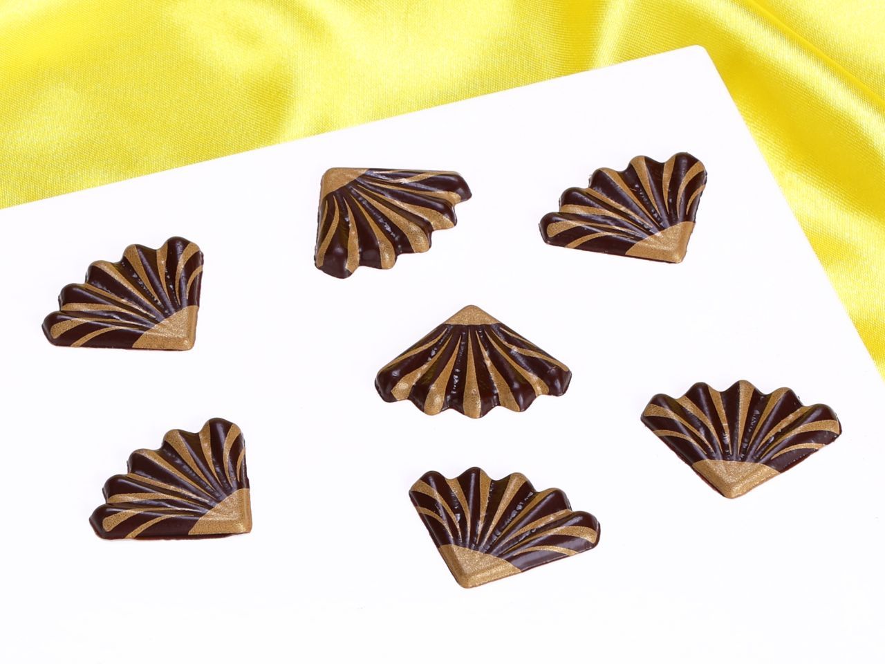 Schoko-Fächer dunkle Schokolade 3x3cm 24 Stück Schoko-Fächer dunkle Schokolade 3x3cm 24 Stück von Cake-Masters