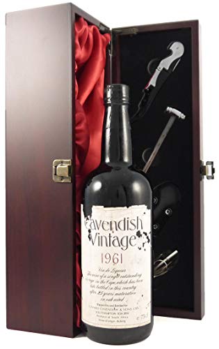 Cavendish Vin de Liqueur 1961 in einer mit Seide ausgestatetten Geschenkbox. Da zu vier Wein Zubehör, Korkenzieher, Giesser, Kapselabschneider,Weinthermometer, 1 x 750ml von Cavendish