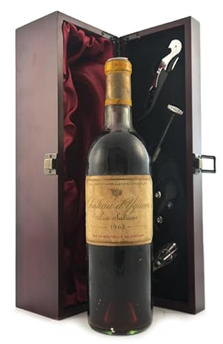 Chateau D' Yquem 1968 Sauternes (Dessert wine) in einer mit Seide ausgestatetten Geschenkbox, da zu 4 Weinaccessoires, 1 x 750ml von Chateau D' Yquem