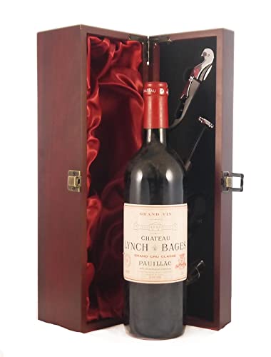 Chateau Lynch Bages 1995 Pauillac Grand Cru Classe (Red wine) in einer mit Seide ausgestatetten Geschenkbox, da zu 4 Weinaccessoires, 1 x 750ml von Chateau Lynch Bages
