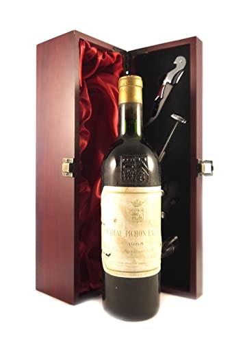 Chateau Pichon Longueville Lalande 1965 2eme Grand Cru Classe Pauillac in einer mit Seide ausgestatetten Geschenkbox, da zu 4 Weinaccessoires, 1 x 750ml von Chateau Pichon Longueville