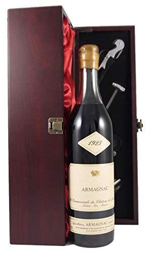Chateau de Laubade Vintage Armagnac 1923 (70cl) in einer mit Seide ausgestatetten Geschenkbox. Da zu vier Wein Zubehör, Korkenzieher, Giesser, Kapselabschneider,Weinthermometer, 1 x 700ml von Chateau de Laubade Vintage