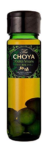 Choya Extra Years (Premium Fruchtlikör, alkoholhaltiges Getränk aus Japan, Ume Frucht Likör, mit ganzen Früchten, 17% vol.) 1er Pack (1 x 0,7 l) von Choya
