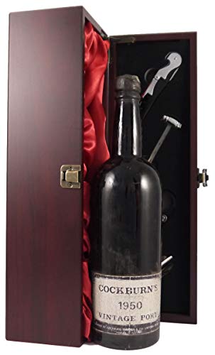 Cockburn Vintage Port 1950 in einer mit Seide ausgestatetten Geschenkbox, da zu 4 Weinaccessoires, 1 x 750ml Cockburn Vintage Port 1950 in einer mit Seide ausgestatetten Geschenkbox, da zu 4 Weinaccessoires, 1 x 750ml von Cockburns