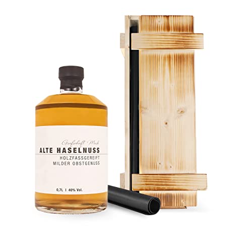 Grafschaft Mark Alte Haselnuss Schnaps Geschenk Grillen | 1x 0,7 L & Grillmatte für alle Grills | edle Holzkiste mit Haselnussbrand und Silikon Grillmatte 40x33cm | 40% Alkohol | Schnaps Geschenk Grafschaft Mark Alte Haselnuss Schnaps Geschenk Grillen | 1x 0,7 L & Grillmatte für alle Grills | edle Holzkiste mit Haselnussbrand und Silikon Grillmatte 40x33cm | 40% Alkohol | Schnaps Geschenk von DeCavo