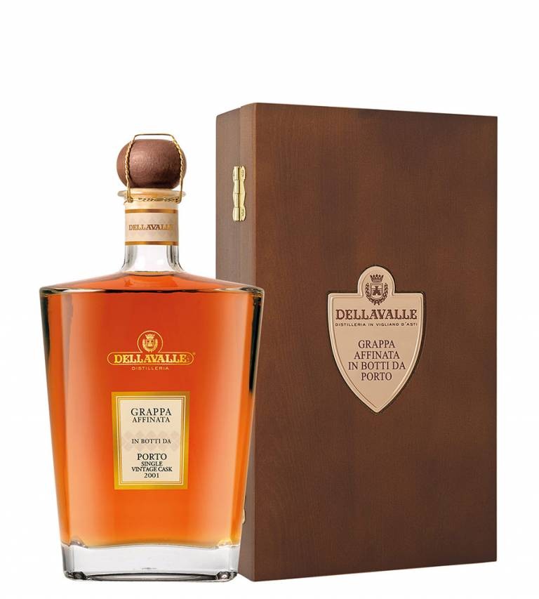 Dellavalle Grappa Affinata aus dem Portweinfass 0,7 l in Holzkiste Dellavalle Grappa Affinata aus dem Portweinfass 0,7 l in Holzkiste von Dellavalle Grappa
