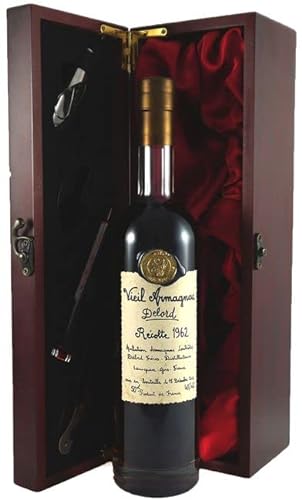 Delord Freres Bas Vintage Armagnac (50cl) 1962 in einer mit Seide ausgestatetten Geschenkbox, da zu 4 Weinaccessoires, 1 x 500ml von Delord Freres Armagnac