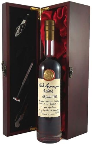Delord Freres Bas Vintage Armagnac (50cl) 1982 in einer mit Seide ausgestatetten Geschenkbox, da zu 4 Weinaccessoires, 1 x 500ml von Delord Freres Armagnac