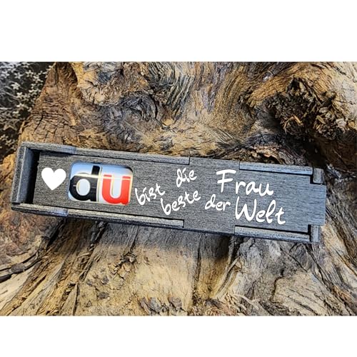 Du bist die beste Frau der Welt - Schokoriegel Geschenkbox incl. Duplo Riegel, Valentinstag, Geburtstag Geschenk für Freundin, Mann, Paar, Freundschaft, Jahrestag (Du bist die beste Frau der Welt) von Designbysh