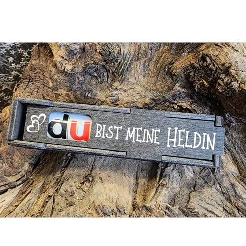 Du bist meine Heldin - Schokoriegel Geschenkbox incl. Duplo Riegel, Geburtstag Geschenk für Freundin, Mann, Paar, Freundschaft, Jahrestag (Du bist meine Heldin) von Designbysh