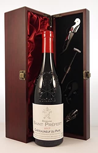 Chateauneuf du Pape 2017 Domaine Saint Prefert in einer mit Seide ausgestatetten Geschenkbox, da zu 4 Weinaccessoires, 1 x 750ml Chateauneuf du Pape 2017 Domaine Saint Prefert in einer mit Seide ausgestatetten Geschenkbox, da zu 4 Weinaccessoires, 1 x 750ml von Domaine Saint Prefert